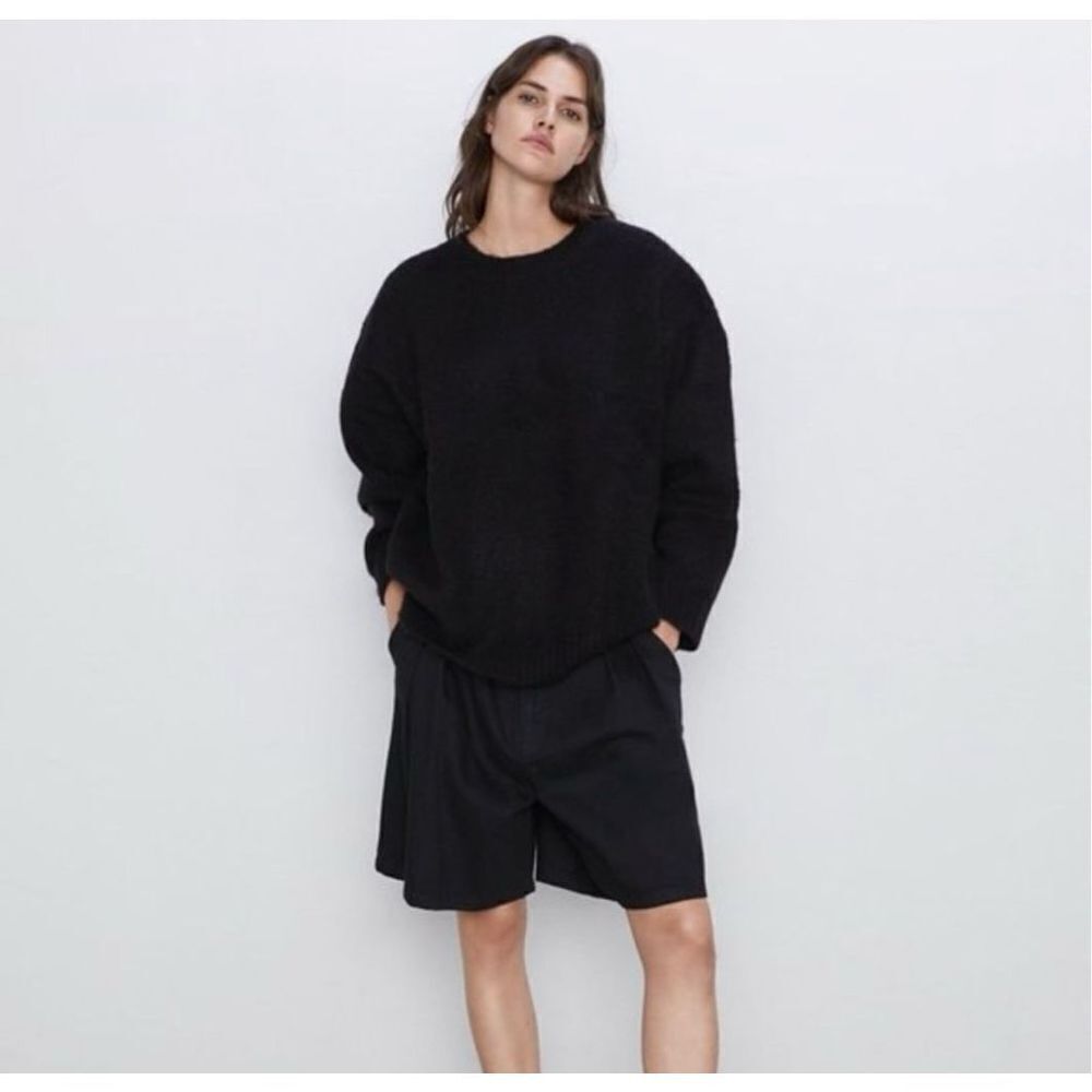 ✨Black Zara Oversized Chunky Knit Crew
Neck Long Sleeve Sweater✨ - Picture 2 of 9